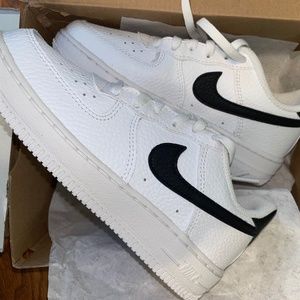 Kids 13.5 Brand New Nike Force 1 Black and White